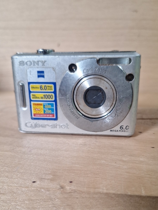 Sony Other - Sony Cyber-shot DSC-W30 digital camera 6.0-megapixel Sensor Selling For Parts